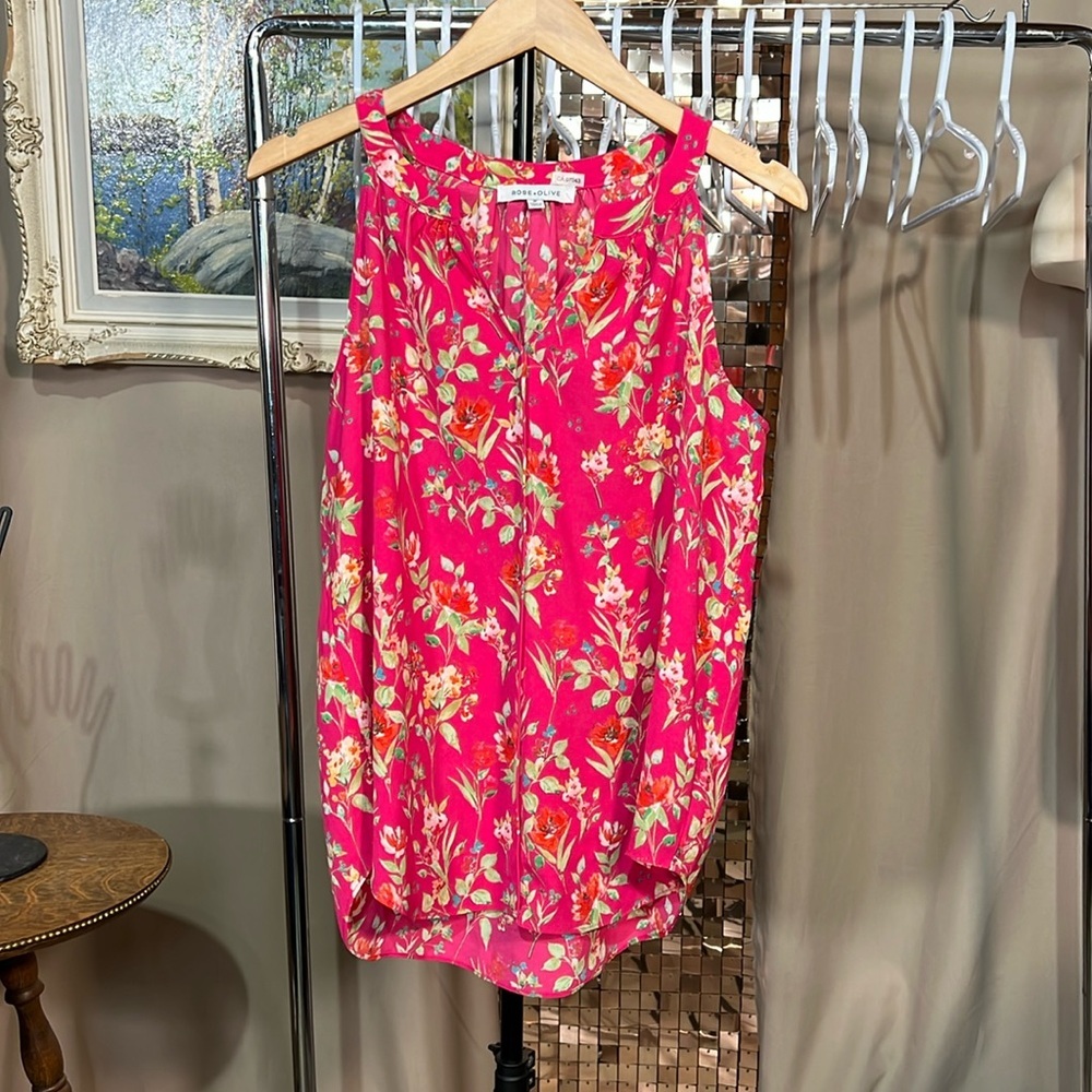Rose + Olive Pink Vibrant Floral Print Sleeveless Blouse Size Med p2p 20-21”